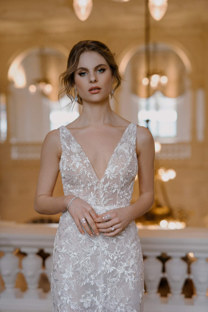 The Kya Wedding Dress is the pinnacle of laid-back glamour, a perfect match for the bride who appreciates a timeless treasure.